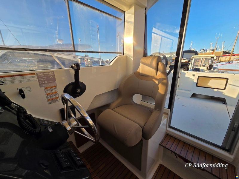Quicksilver Arvor 810 Pilothouse