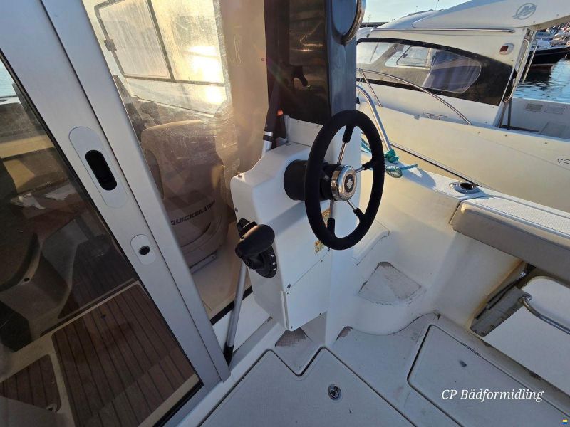 Quicksilver Arvor 810 Pilothouse