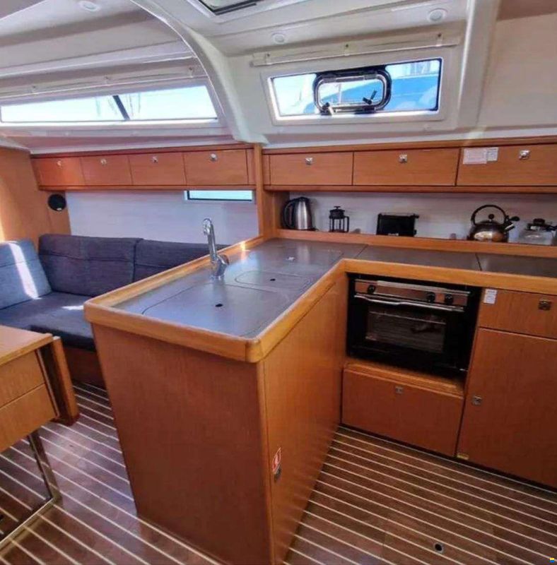 Bavaria 37 CRUISER