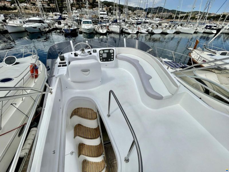 Genesis 37 Flybridge
