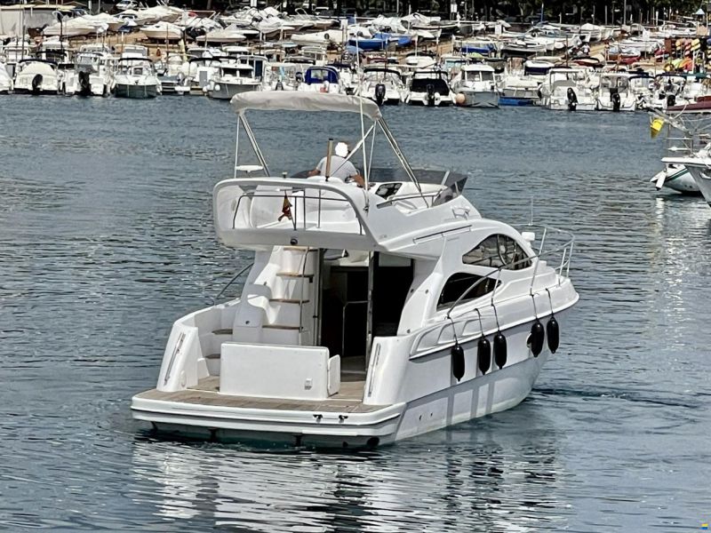 Genesis 37 Flybridge
