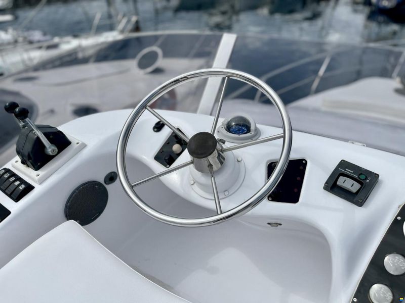 Genesis 37 Flybridge