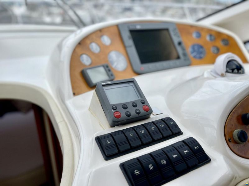 Genesis 37 Flybridge