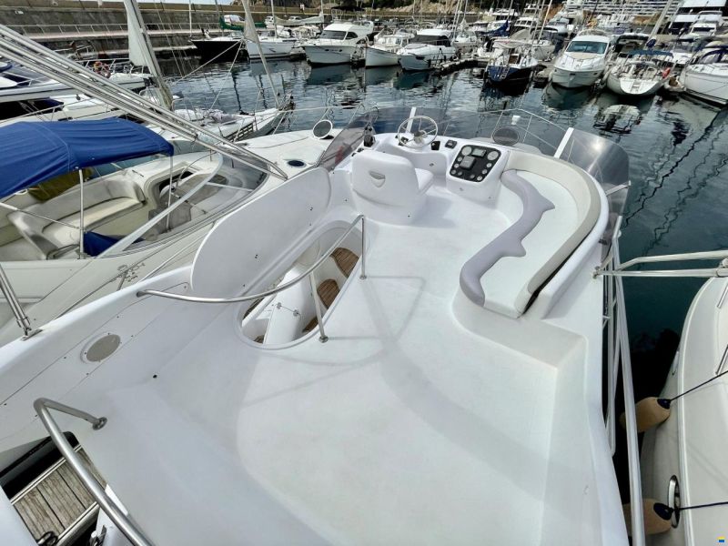 Genesis 37 Flybridge