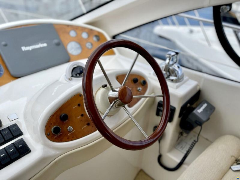 Genesis 37 Flybridge