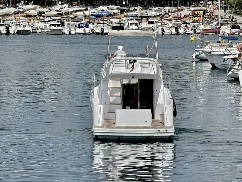 Genesis 37 Flybridge