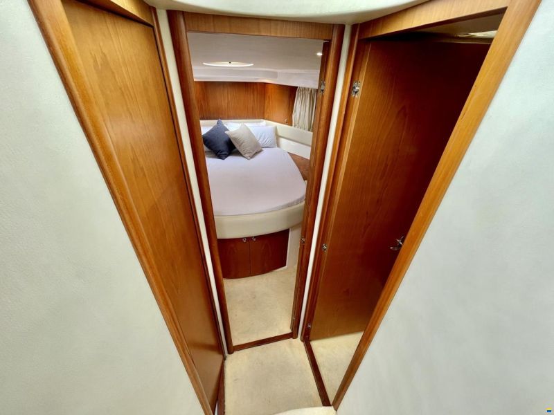 Genesis 37 Flybridge