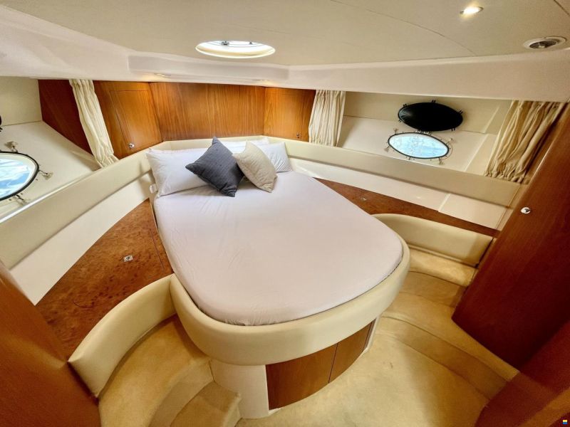 Genesis 37 Flybridge