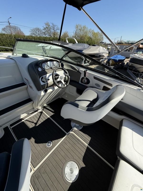 Sea Ray 240 SunSport