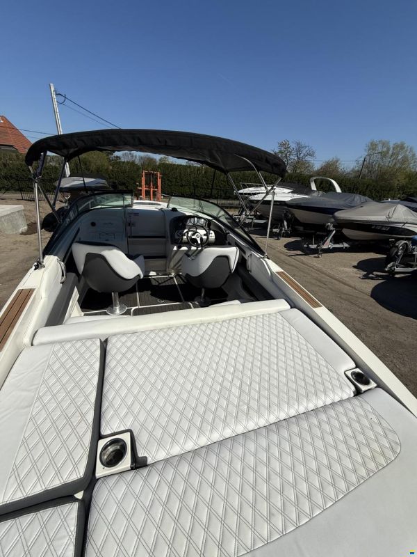 Sea Ray 240 SunSport