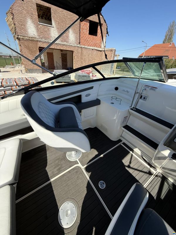 Sea Ray 240 SunSport