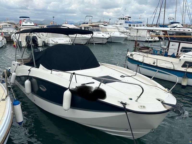 Quicksilver Activ 755 Sundeck