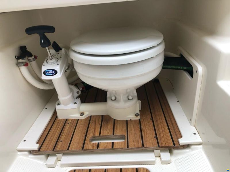 Quicksilver Activ 755 Sundeck