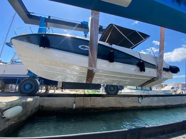Quicksilver Activ 755 Sundeck