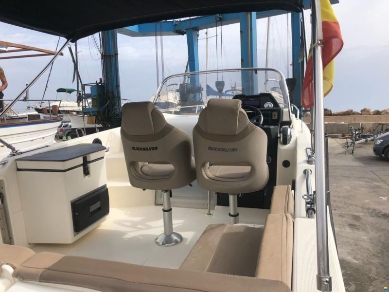 Quicksilver Activ 755 Sundeck