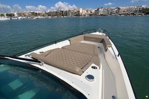 Axopar 37 T-Top