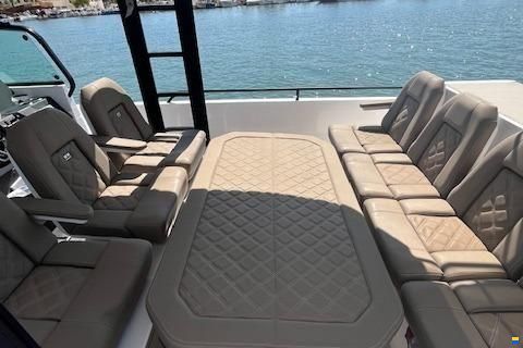 Axopar 37 T-Top
