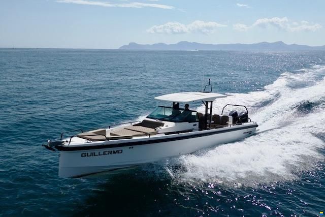 Axopar 37 T-Top