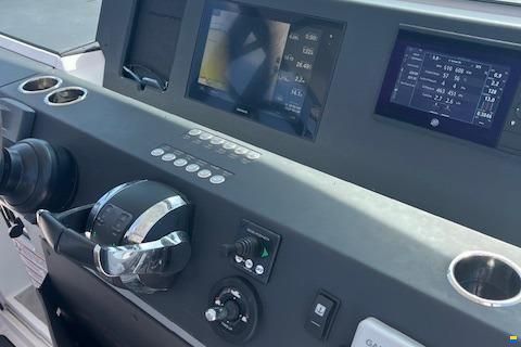 Axopar 37 T-Top