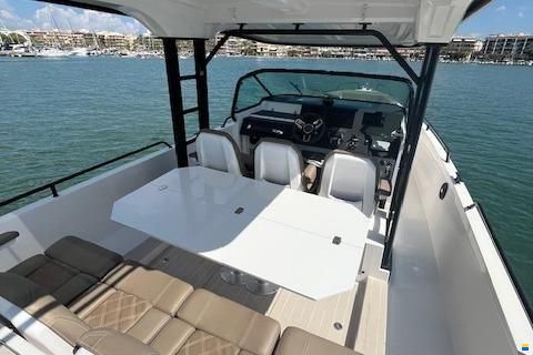 Axopar 37 T-Top
