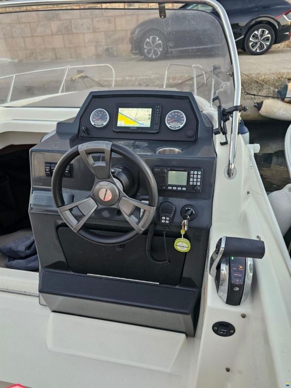 Quicksilver 675 Sundeck