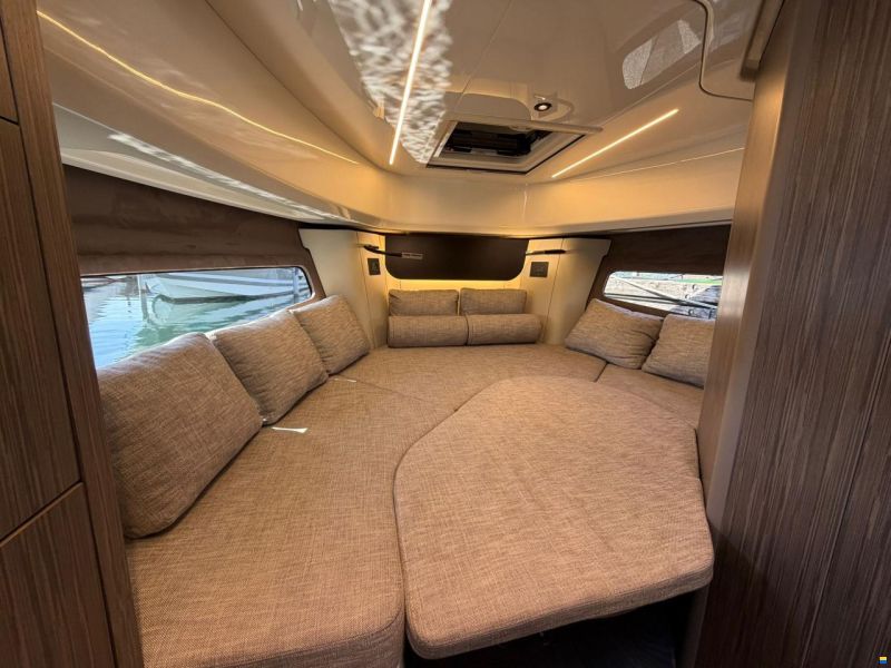 Cranchi A32 Luxury Tender
