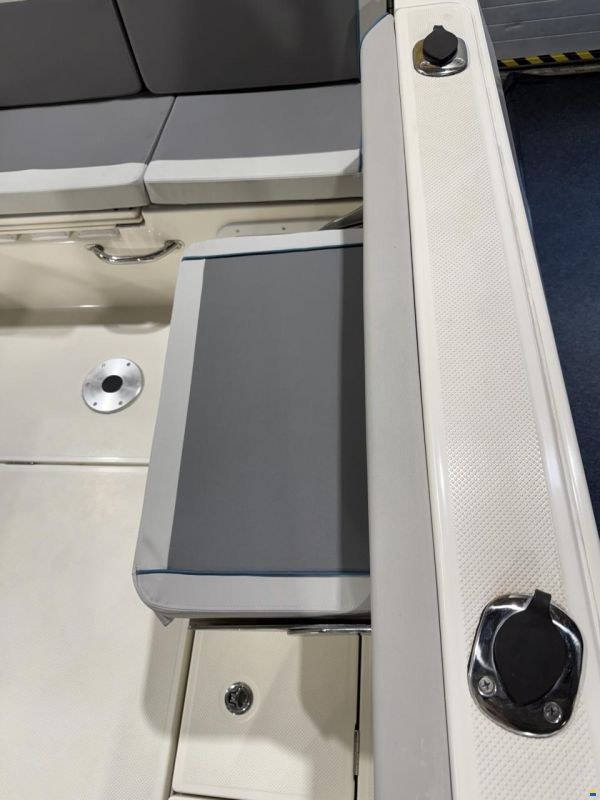 Quicksilver Pilothouse 625