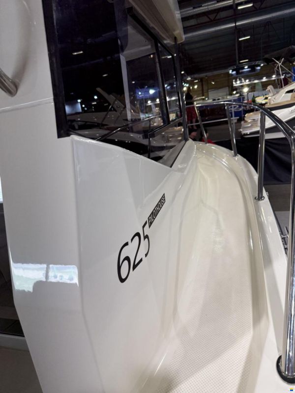 Quicksilver Pilothouse 625