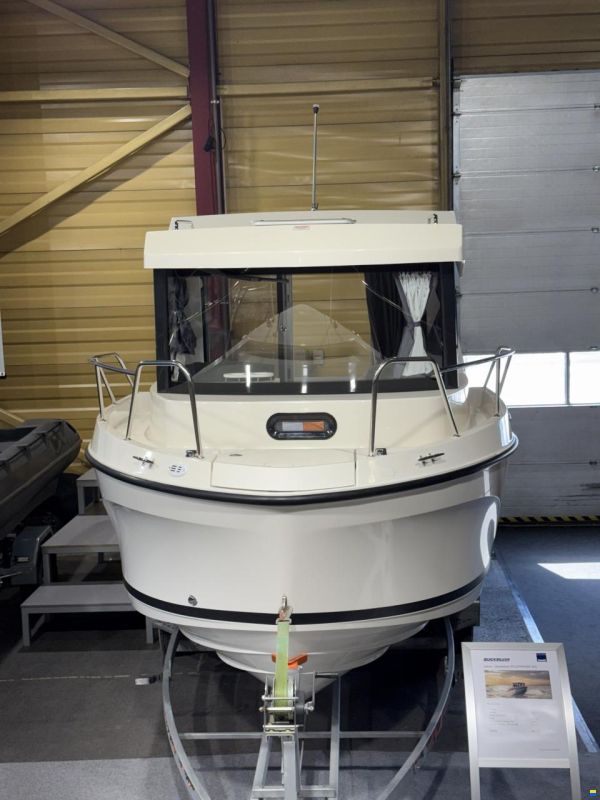 Quicksilver Pilothouse 625