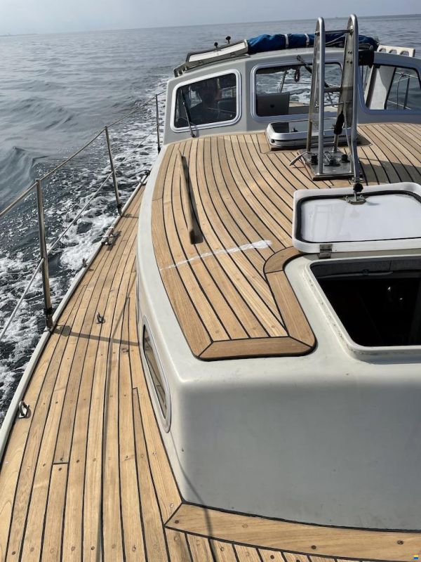 LM Boats 27