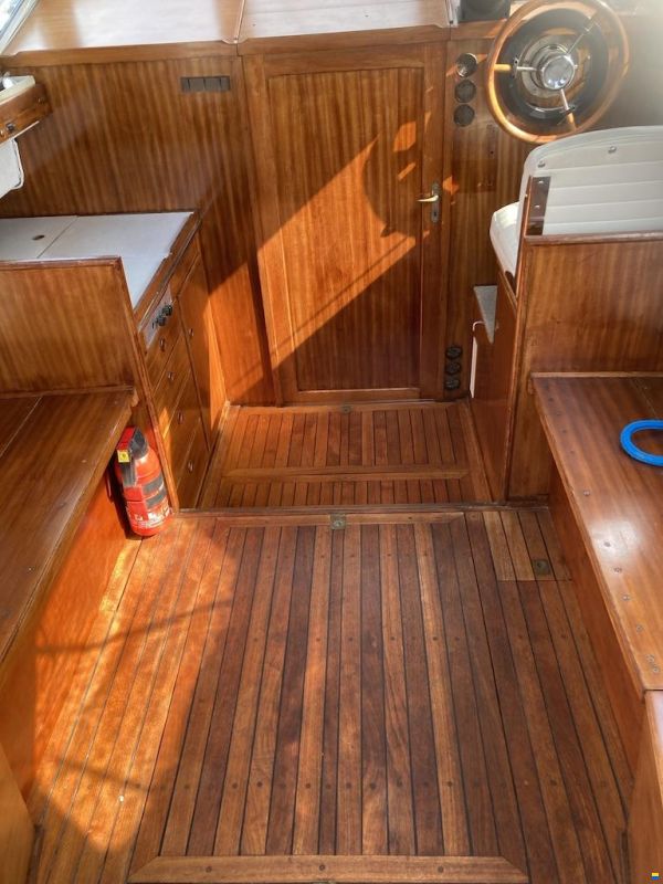 LM Boats 27