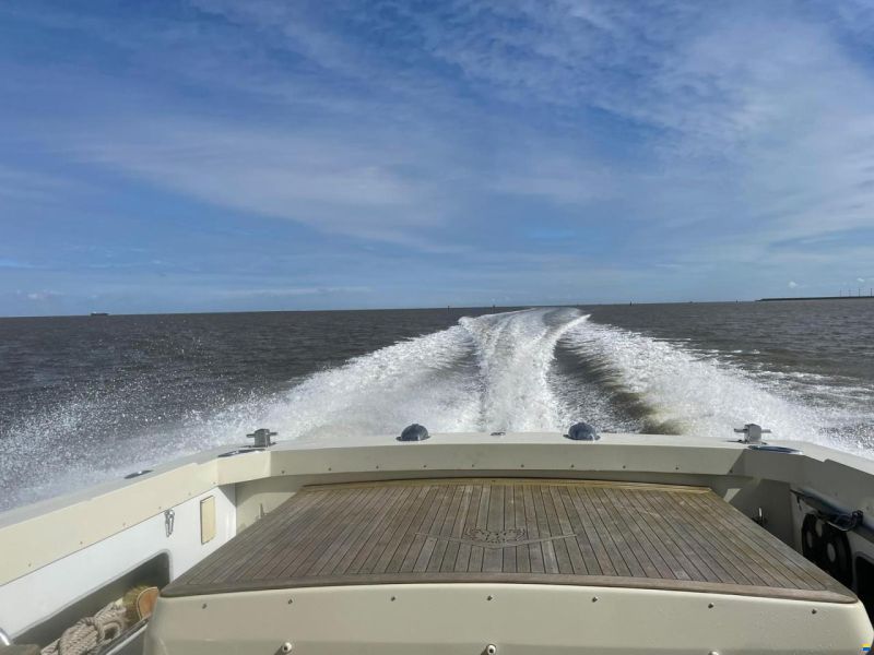 Bertram 26 HT