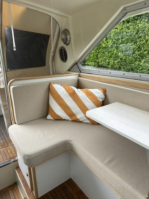 Bertram 26 HT