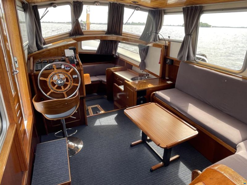 Crown Cruiser 1050