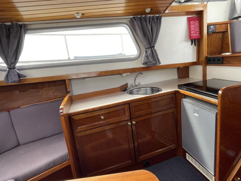 Crown Cruiser 1050