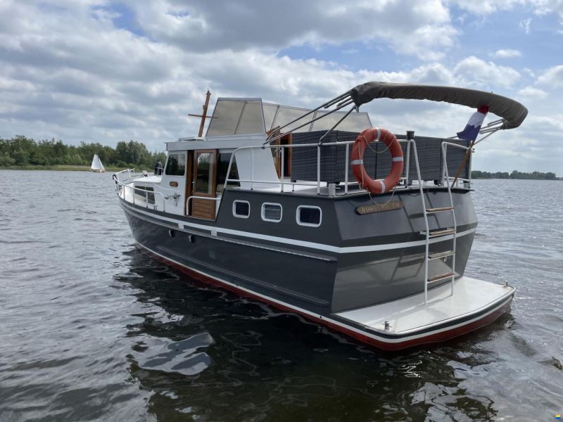 Crown Cruiser 1050