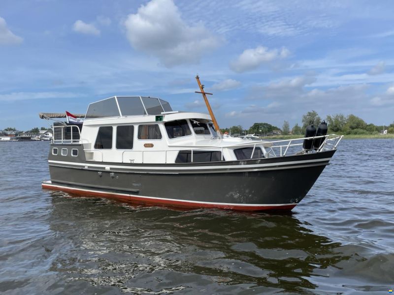 Crown Cruiser 1050