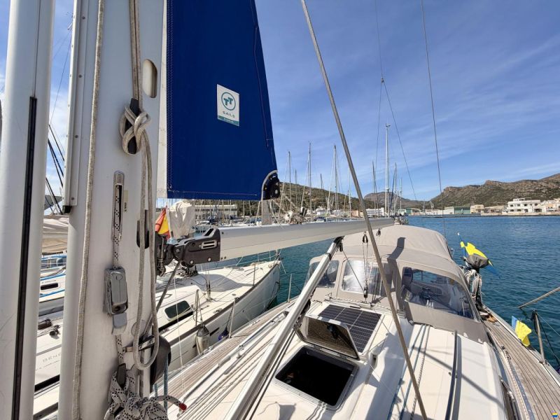 Bavaria 37