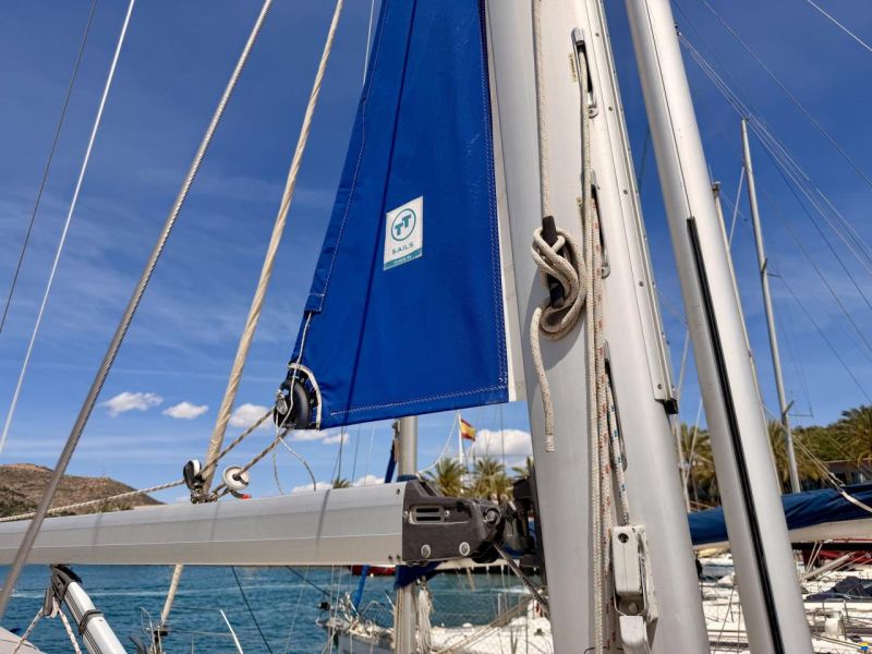 Bavaria 37