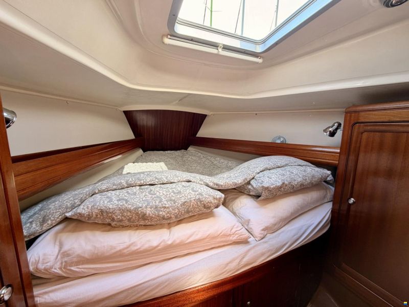 Bavaria 37