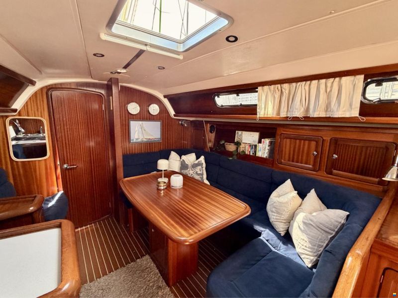 Bavaria 37