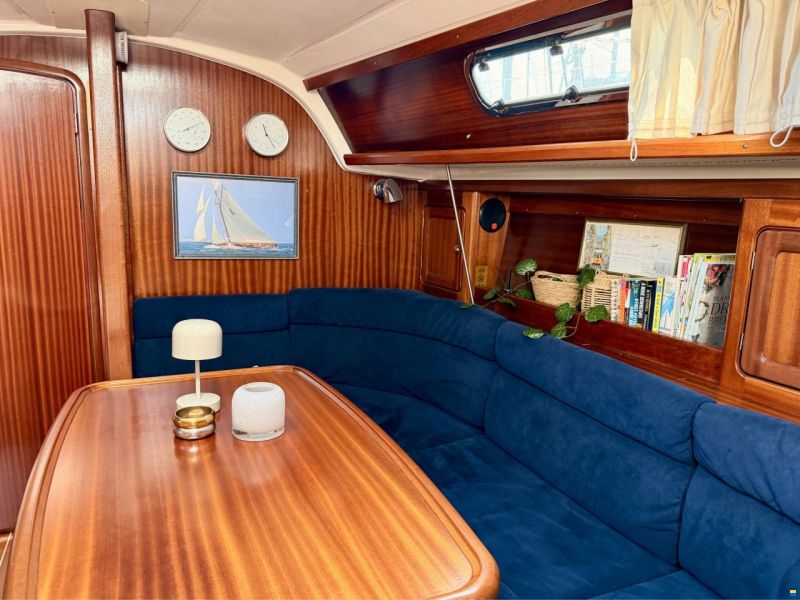Bavaria 37