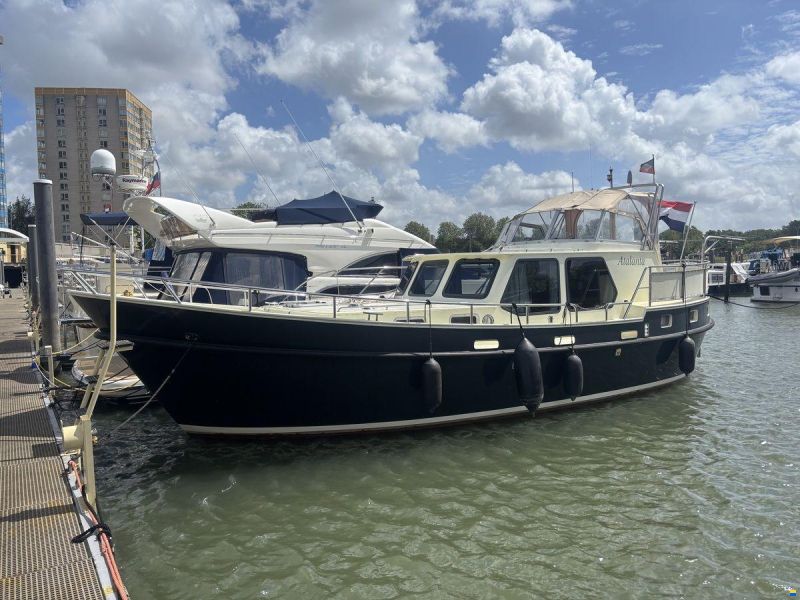 Monty Bank 38