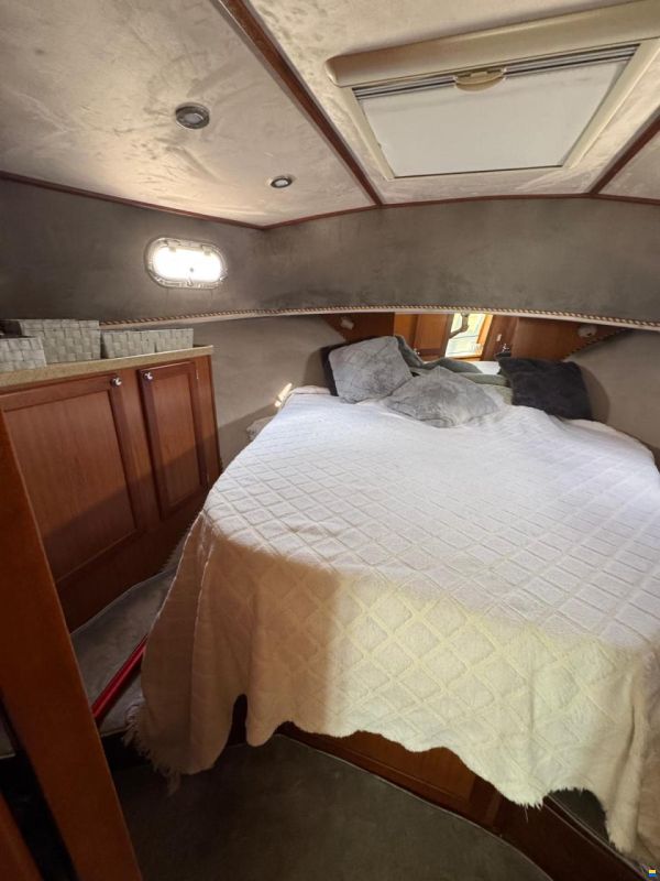 Mainship 40 Trawler
