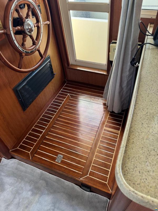 Mainship 40 Trawler