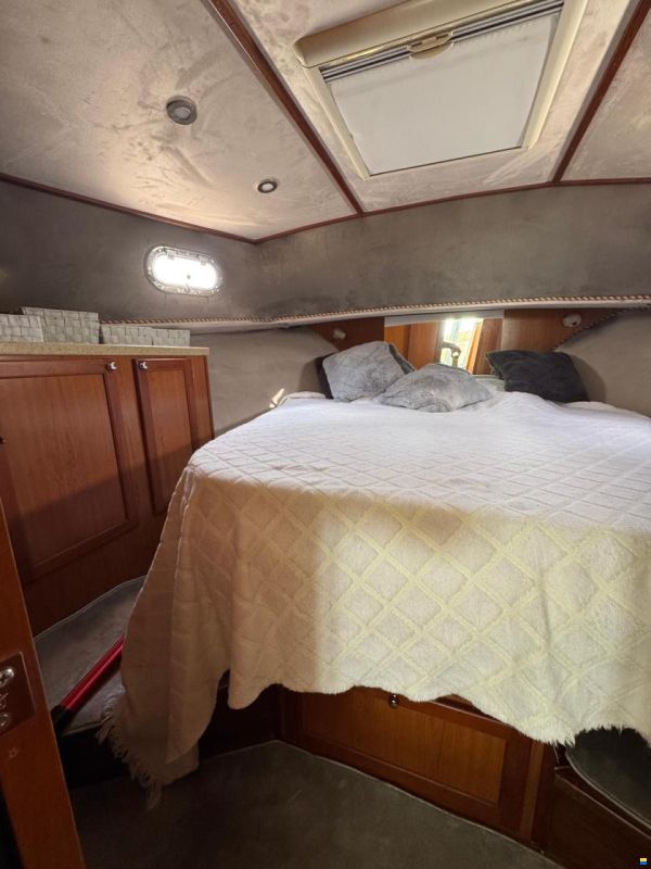 Mainship 40 Trawler
