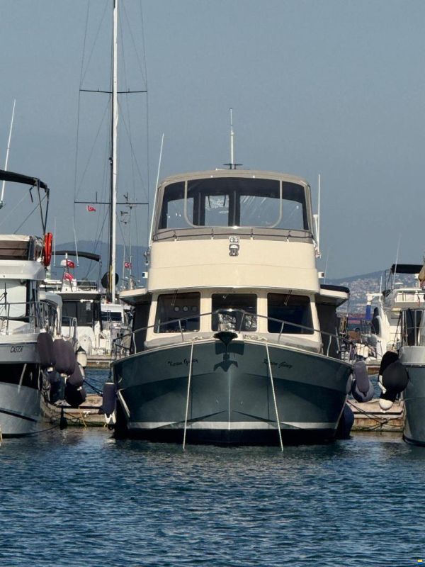 Mainship 40 Trawler