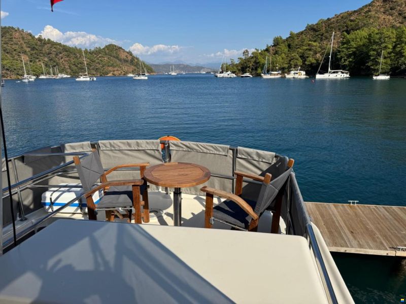 Mainship 40 Trawler