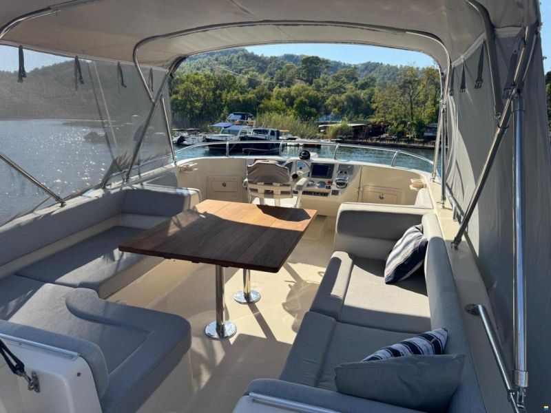 Mainship 40 Trawler