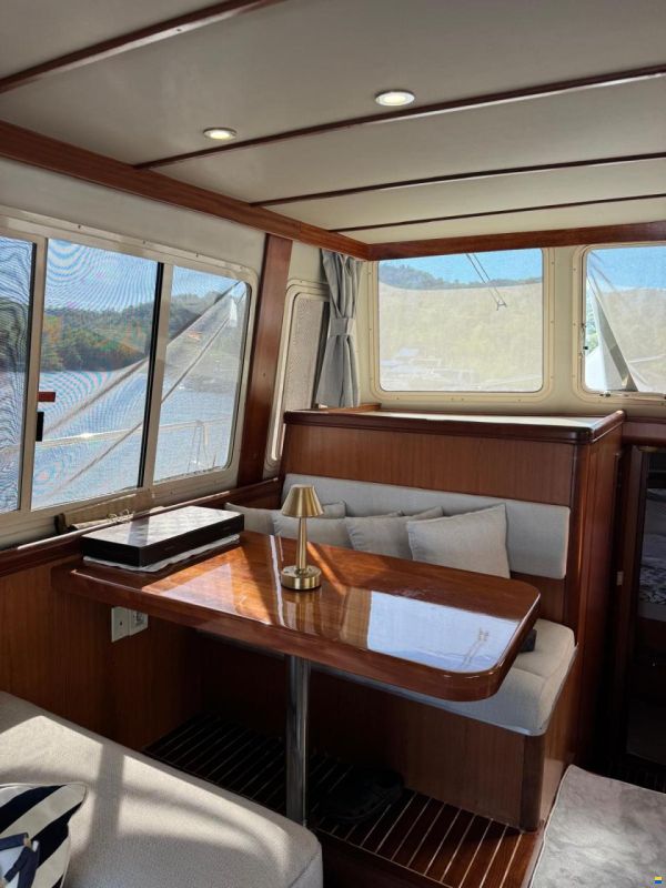 Mainship 40 Trawler
